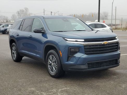 Used 2024 Chevrolet Traverse LS FWD image 4
