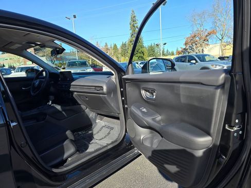 Certified 2025 Honda HR-V LX image 11