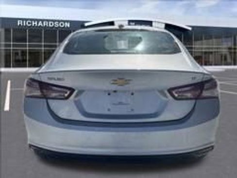 Used 2022 Chevrolet Malibu LT image 3