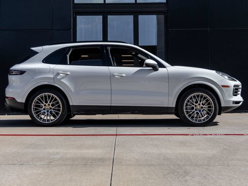 Certified 2023 Porsche Cayenne Platinum Edition AWD/4WD image 12