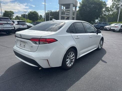 Used 2022 Toyota Corolla LE w/ LE Convenience Package FWD image 4