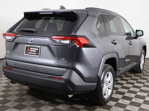Used 2021 Toyota RAV4 LE AWD/4WD image 7