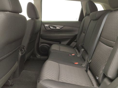 Used 2019 Nissan Rogue SV image 18