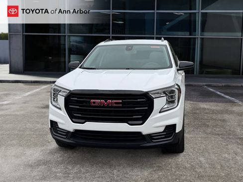 Used 2024 GMC Terrain SLE w/ Driver Convenience Package AWD/4WD image 13