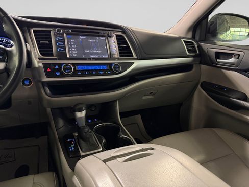 Used 2015 Toyota Highlander XLE AWD/4WD image 19