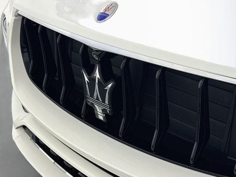 Used 2018 Maserati Levante GranSport image 12