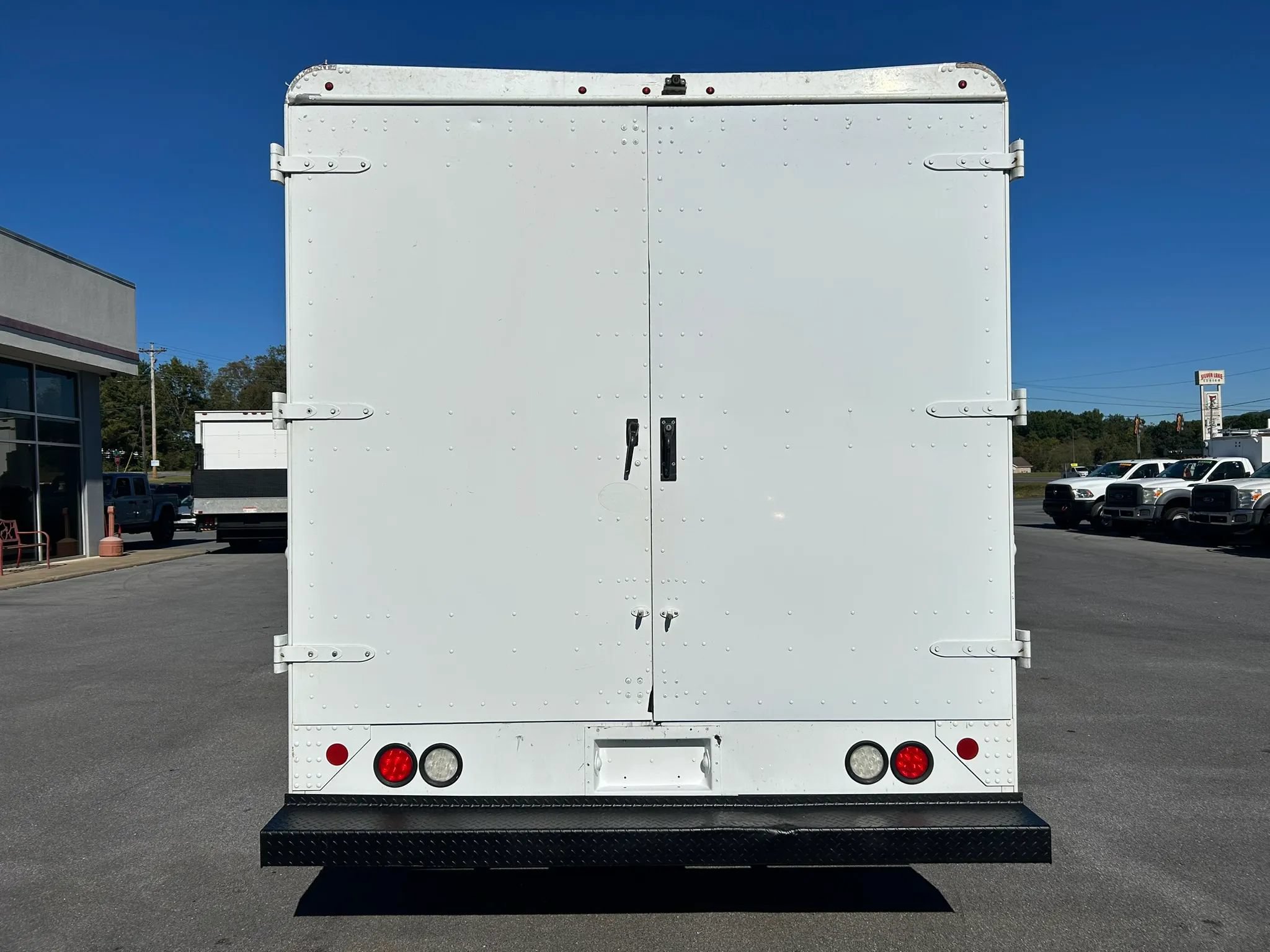 Used 2017 Ford E-350 and Econoline 350 Super Duty w/ A/C Prep Package RWD image 6