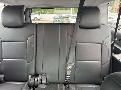 Used 2018 Chevrolet Suburban LT w/ Luxury Package AWD/4WD image 10