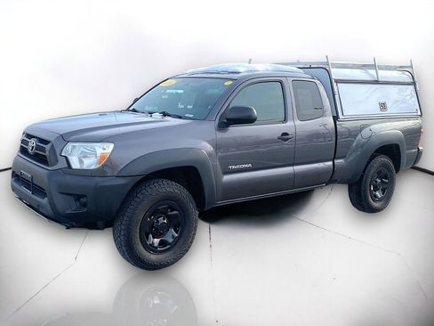 Used 2014 Toyota Tacoma 4x4 Access Cab image 2