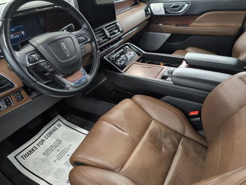 Used 2023 Lincoln Navigator Reserve AWD/4WD image 9