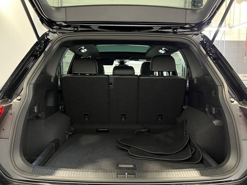 Used 2023 Volkswagen Tiguan SE R-Line image 16