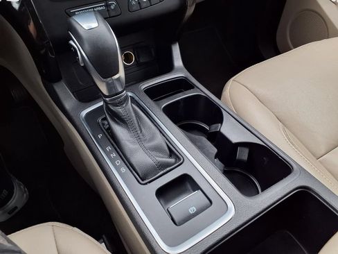 Certified 2019 Ford Escape Titanium AWD/4WD image 16