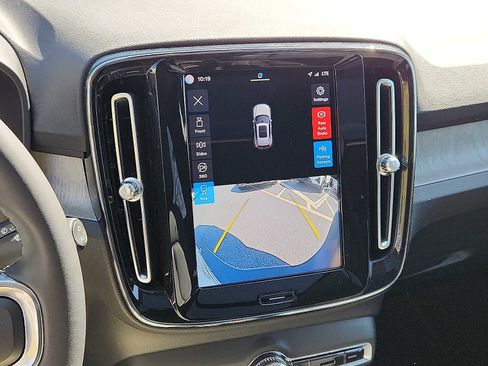 Certified 2023 Volvo XC40 B5 Plus w/ Protection Package Premier AWD/4WD image 16