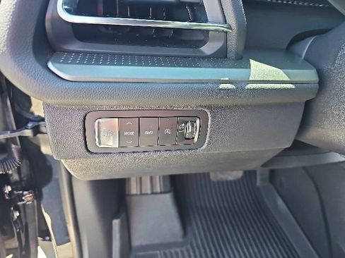 Used 2026 Chevrolet Traverse LT w/ Midnight/Sport Edition AWD/4WD image 18