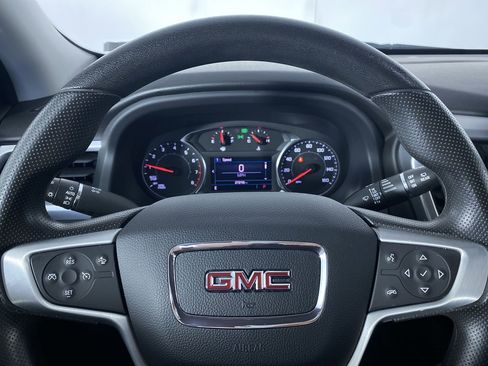 Used 2023 GMC Acadia SLE w/ Driver Convenience Package image 3