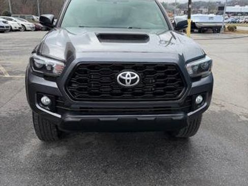 Used 2017 Toyota Tacoma SR5 image 3