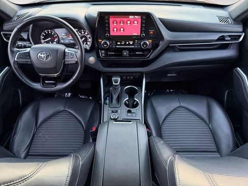 Used 2021 Toyota Highlander XSE image 16
