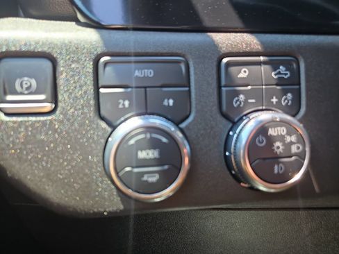 Used 2025 GMC Sierra 1500 SLT AWD/4WD image 20