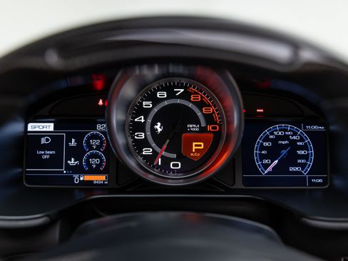 Used 2020 Ferrari Portofino RWD image 44