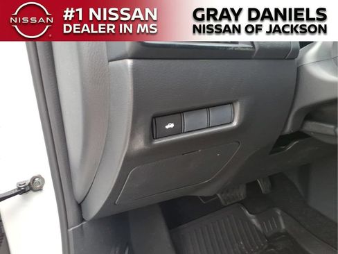 New 2026 Nissan Sentra SR w/ Floor Mat Package FWD image 12