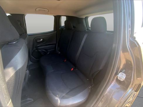 Used 2018 Jeep Renegade Altitude FWD image 20