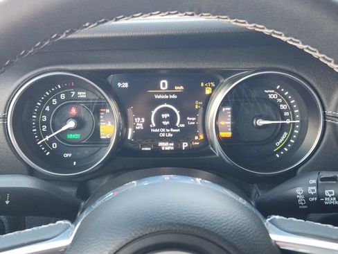 Used 2023 Jeep Wrangler Unlimited Sahara AWD/4WD image 6
