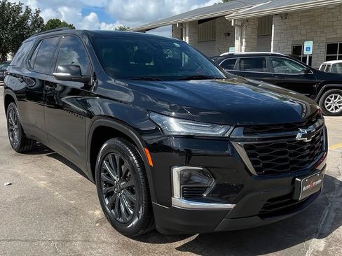 Used 2023 Chevrolet Traverse RS w/ LPO, Floor Liner Package FWD image 2