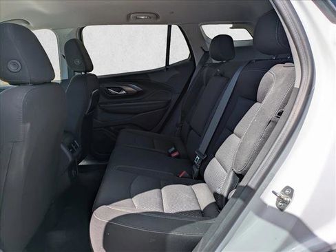 Used 2024 GMC Terrain SLE image 17
