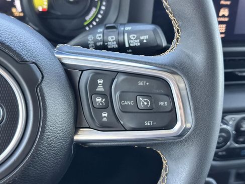 Used 2024 Jeep Wrangler Sahara image 11