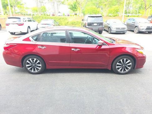 Used 2017 Nissan Altima 2.5 SV w/ Convenience Package image 5