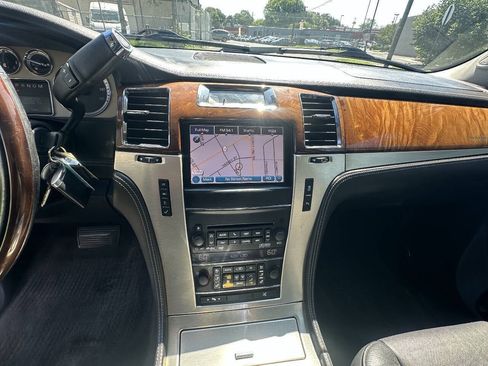 Used 2013 Cadillac Escalade ESV Platinum AWD/4WD image 19