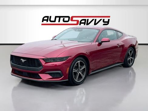 Used 2025 Ford Mustang Coupe RWD image 3