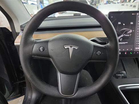 Used 2023 Tesla Model Y Performance image 11