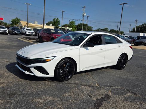 Certified 2026 Hyundai Elantra SEL Sport Premium w/ Cargo Package FWD image 3