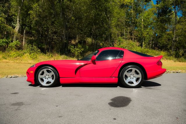 Used 2002 Dodge Viper GTS RWD image 2