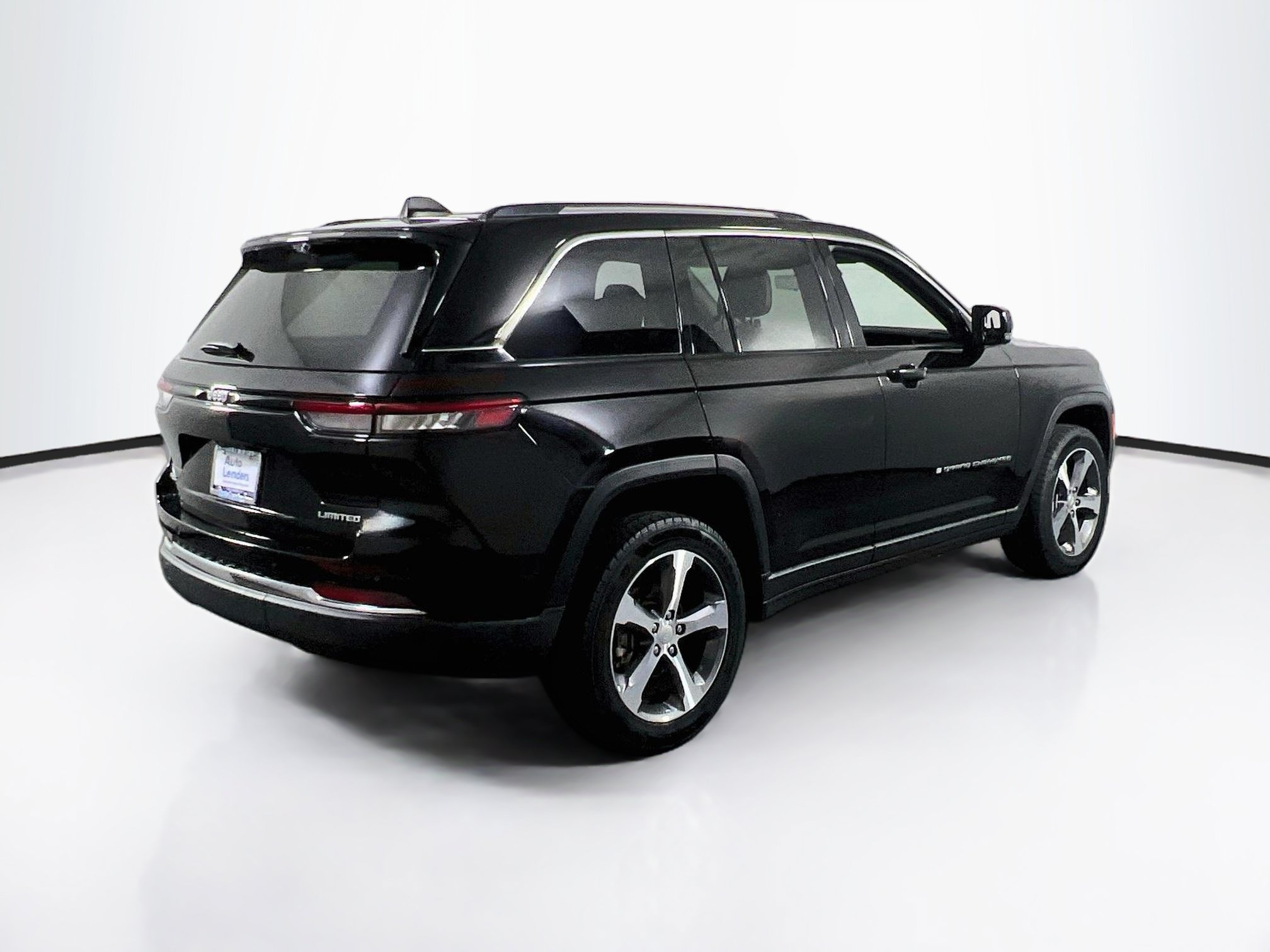 Used 2023 Jeep Grand Cherokee Limited w/ Luxury Tech Group II AWD/4WD image 5