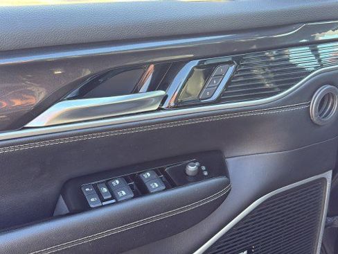 Used 2023 Jeep Wagoneer L 4WD w/ Premium Group I image 7