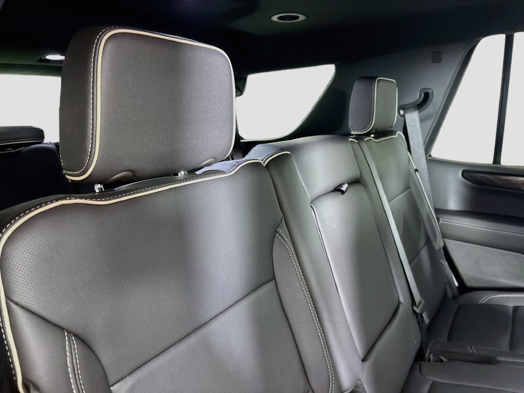 Used 2025 GMC Yukon Elevation AWD/4WD image 32