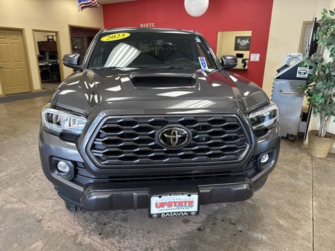 Used 2023 Toyota Tacoma TRD Sport image 2