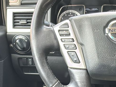 Used 2018 Nissan Titan SV w/ SV Convenience Package image 16