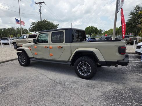 Used 2020 Jeep Gladiator Overland AWD/4WD image 12