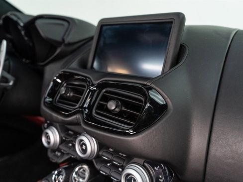 Used 2021 Aston Martin V8 Vantage Roadster RWD image 54