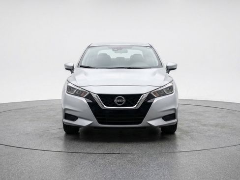 Used 2025 Nissan Versa SV image 2