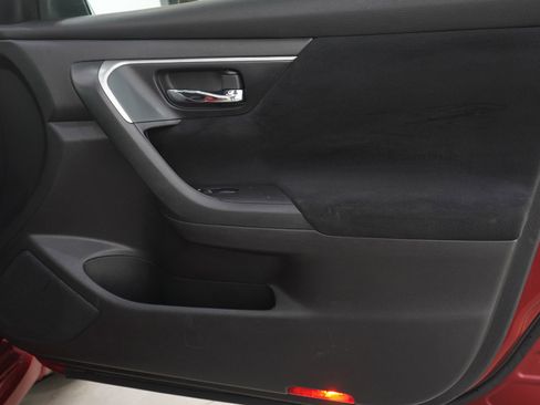 Used 2015 Nissan Altima 2.5 SV FWD image 9