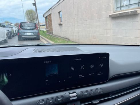 Used 2025 Kia K4 LXS image 17