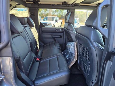 New 2025 Ford Bronco Badlands w/ Sasquatch Package AWD/4WD image 11