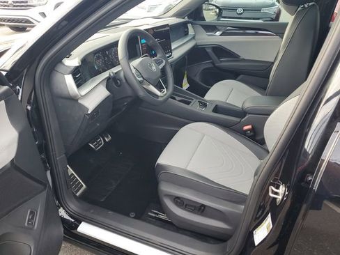 New 2026 Volkswagen Tiguan SE R-Line FWD image 17