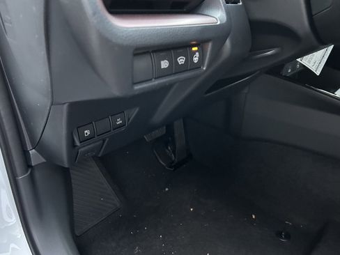 New 2026 Toyota Prius Plug-In Hybrid FWD image 8