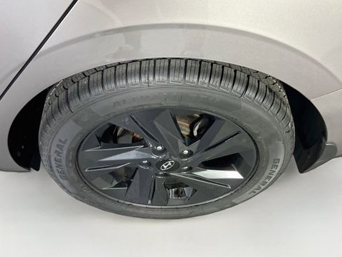 Used 2023 Hyundai Elantra SEL image 28