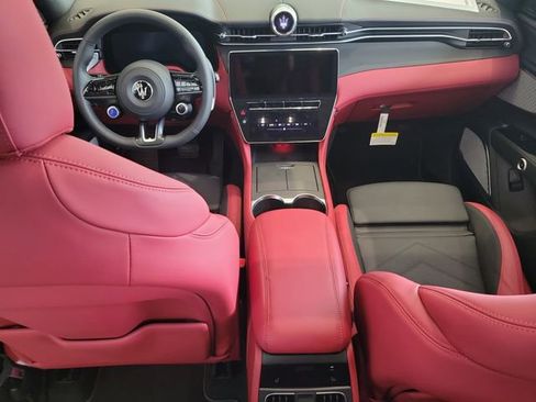 New 2025 Maserati Grecale Trofeo image 12